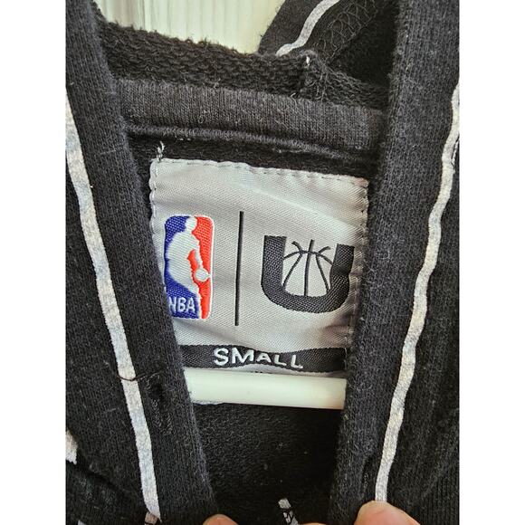 NBA Chicago Bulls Short Sleeve Hoodie Black White Pin Stripe Size Small - Picture 3 of 4